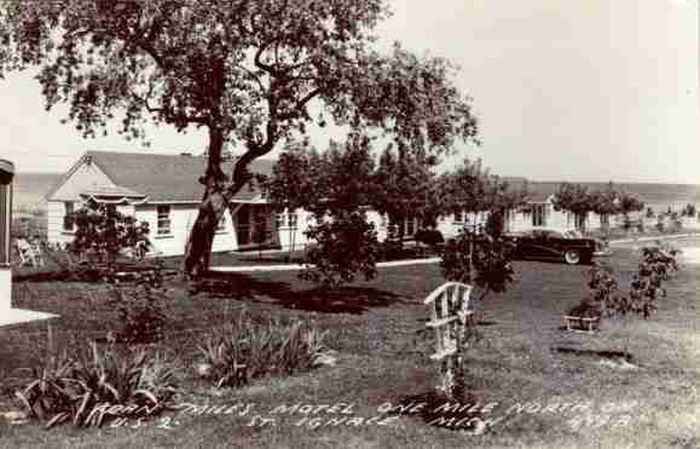 Fran Miles Motel (Saitis Beach Motel) - Vintage Postcard (newer photo)